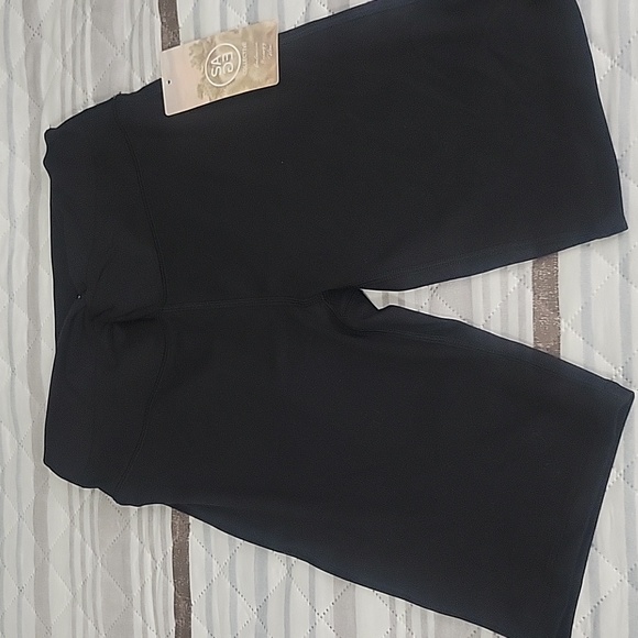 Sage Collective Sleek Black Shorts - Picture 1 of 4